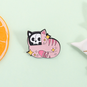 Pin de esmalte de gato esqueleto rosa, estilo punk, dibujos animados, gatito, broche de animal, insignia de solapa, joyería de Halloween, regalo al por mayor - Product Image 2