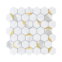 Mosaïque hexagonale en aluminium blanc marbré et mosaïque triangulaire dorée autocollante en aluminium
