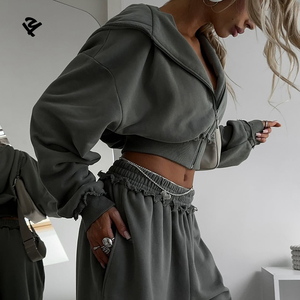 Abbigliamento Donna all'Ingrosso, Set Streetwear 2 Pezzi con Felpa Corta con Zip e Pantaloni Larghi, Tuta Oversize - Product Image 3