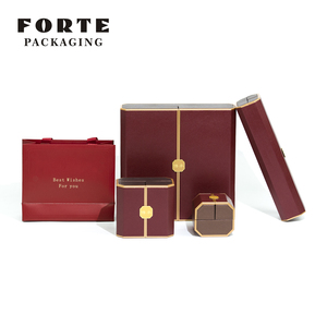FORTE - Caja de Joyería Cuadrada de Piel Sintética Roja Hecha a Mano con Logotipo Personalizado y Forro de Terciopelo para Anillos, Pulseras, Colgantes y Collares - Product Image 6
