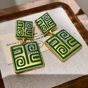Boucles d'oreilles pendantes géométriques vintage en cristal vert et strass carrés pour femme, à porter au quotidien - Product Image 3