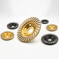 Meule abrasive turbo personnalisable pour commande en gros avec segments striés, meule diamantée en forme de coupelle pour béton et pierre