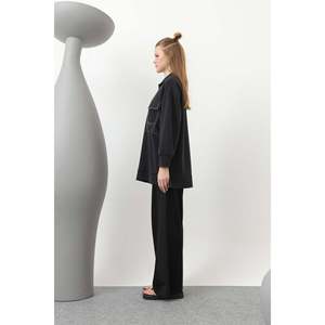 Ensemble décontracté deux pièces pour femme LOREEN avec détails cousus noirs et poches - Costume coordonné élégant et fonctionnel pour femmes - Product Image 2