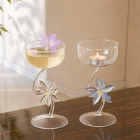 Décoration de table romantique en verre courbé de luxe léger avec poignée en forme de fleur pour table à manger
