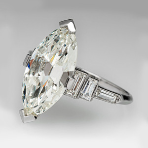Anello di fidanzamento da donna con diamante taglio marquise in platino e pietre laterali a baguette, colore D naturale Q477 - Product Image 2