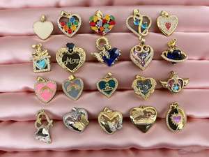 Pendentifs Charms personnalisés en forme de cœur de papillon de <span class=keywords><strong>la</strong></span> planète Maman arc-en-ciel, plaqués or 18 carats, en laiton, pour <span class=keywords><strong>la</strong></span> fabrication de bijoux DIY - Product Image 1