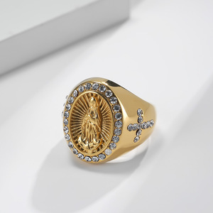 Anillo de acero inoxidable con incrustaciones de diamantes y cruz de la Virgen María, estilo único, chapado en oro, diseño exclusivo, asequible. - Product Image 2