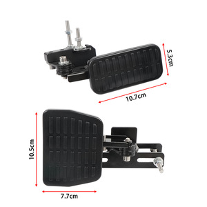 Extensions de pédales d'accélérateur et de frein pour karts et voitures jouets, 10,7 cm x 5,3 cm, en métal noir avec coussinet en caoutchouc - Product Image 1