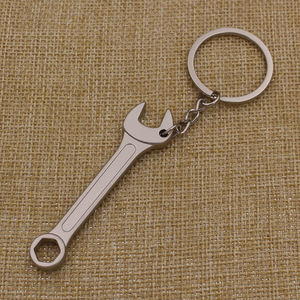 Accessoire multi-outils pratique avec tournevis, ouvre-bouteille et clé, porte-clés en métal personnalisé - Product Image 3