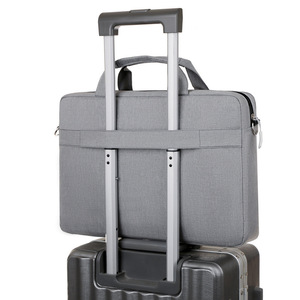 Housse pour ordinateur portable en tissu Oxford - Étui moderne, durable et imperméable avec fermeture éclair et bandoulière pour transport croisé - Product Image 1