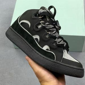 Chaussures de marche antidérapantes à semelle épaisse de qualité supérieure avec logo personnalisé, chaussures de sport et décontractées à lacets, tendance et à la mode. - Product Image 6