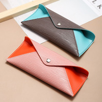Conception de luxe personnalisée en usine pochette à lunettes en forme de messager en PU avec fermeture à bouton pour la collection de lunettes de soleil d'occasion