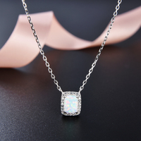 Collier tendance en argent sterling 925 avec pendentif en opale blanche créée et zircone cubique CZ, pierre de naissance rectangulaire artificielle