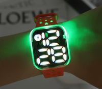 Montre numérique LED pour étudiants, simple, carrée, en plastique, lumineuse et colorée, vente en gros d'usine 2026