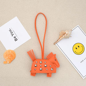 Porte-clés Cheval de Guerre en Cuir PU de Luxe, Fait Main avec Rivets, Style Punk, Breloque de Sac, Animal Mignon, Porte-clés de Voiture Design - Product Image 6