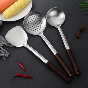 Ensemble d'ustensiles de cuisine en acier inoxydable avec manche en bois cuillère à soupe <span class=keywords><strong>passoire</strong></span> spatule vaisselle ustensiles ménagers en métal - Product Image 3