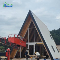 Maison préfabriquée moderne à panneaux SIP hautement isolés pour gîte, avec revêtement métallique durable et conception écoénergétique