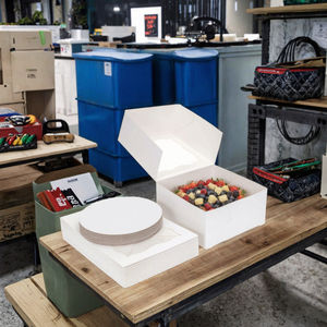 Cajas de Cartón Cuadradas Blancas para Panadería, Desechables, con Relieve, Reciclables, 10 x 10 x 5, 12 Pulgadas, con Ventana, Aptas para Alimentos - Product Image 3