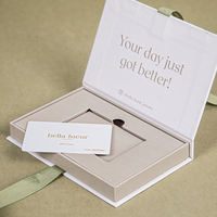 Porte-carte magnétique personnalisé avec logo, carte cadeau VIP, enveloppe en carton, boîte de carte de crédit, emballage avec ruban