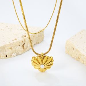Collier personnalisé imperméable en acier inoxydable plaqué or 18 carats, collier à plusieurs rangs avec pendentif en forme de cœur, de fleur et de perle pour femmes - Product Image 4