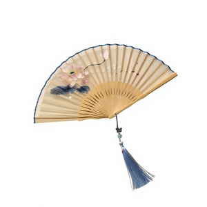 Abanico Plegable de Bambú Ecológico Hecho a Mano con Pintura Floral Tradicional y Borla Azul, Artículo Decorativo Coleccionable - Product Image 1