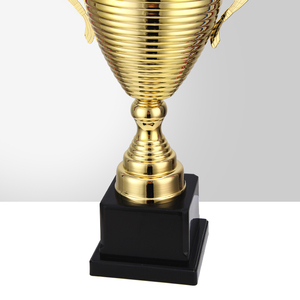 Coupe <span class=keywords><strong>de</strong></span> trophée en métal plaqué or <span class=keywords><strong>De</strong></span> <span class=keywords><strong>Mo</strong></span> TM-A en gros, personnalisable avec gravure, pour récompense <span class=keywords><strong>de</strong></span> champion, événements scolaires, clubs sportifs, événements sportifs d'entreprise, vainqueurs - Product Image 4