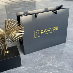 Fabricante al por mayor de lujo gris textura arte papel <span class=keywords><strong>Gif</strong></span> bolsa de compras brillante oro hoja logotipo cuerda trenzada mango mate laminación - Product Image 5