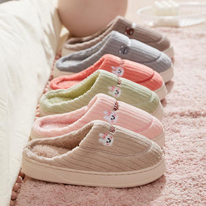 Chaussons d'intérieur et d'extérieur chauds et légers pour femme, en coton et fourrure douce, rembourrés et épais, pour l'automne et l'hiver - Product Image 3