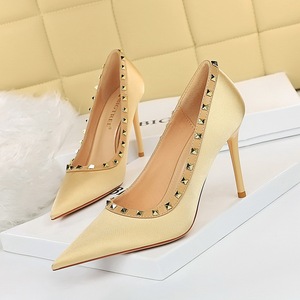 Escarpins de luxe à talons hauts et Rivets pour femmes, Escarpins à talons aiguilles en soie, escarpin grande taille, <span class=keywords><strong>chaussures</strong></span> de <span class=keywords><strong>mariage</strong></span> et de bal, 9.5cm - Product Image 3
