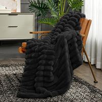 Vente en gros de couvertures en fausse fourrure noire sur mesure, 60 x 80 pouces, super douces, imperméables, écologiques, lavables en machine, tricotées à 100%
