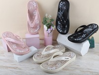 Novedad: Sandalias de verano y primavera para mujer Mei Li Shu, con punta abierta, suela gruesa ligera, patrones personalizados de EVA, ideales para días lluviosos.