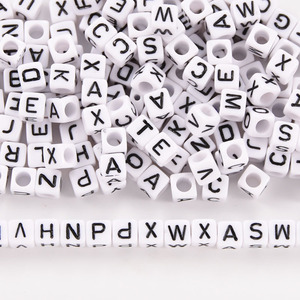 5mm 6mm 7mm 10mm agujero Vertical cubo cuadrado acrílico blanco negro letras cuentas para joyería pulseras de macramé - Product Image 1