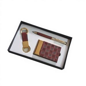Ensemble cadeau d'affaires de luxe en métal et cuir fait main, porte-clés stylo et porte-cartes bancaire, haute qualité, logo personnalisé pour entreprise, meilleur prix - Product Image 1