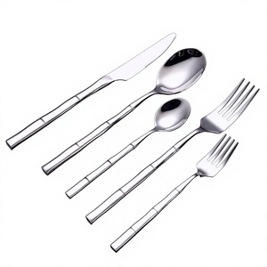 Cubiertos de metal de mesa de lujo que ofrecen funcionalidad elegante y durabilidad a largo plazo para las comidas diarias - Product Image 1