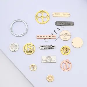 Groothandel Shiny Gold Oem Gratis Monster Kleding Labels Custom Naam Logo Kleding Gegraveerde Metalen Tags Voor T-shirt