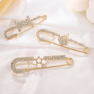 Broche géométrique en strass en alliage de zinc pour femme, épingle de mode pour fête, boucle de foulard, attache de vêtement - Product Image 3