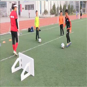 <span class=keywords><strong>Planche</strong></span> de rebond de football portable en HDPE avec angles réglables, taille et épaisseur personnalisables, résistante aux UV et <span class=keywords><strong>à</strong></span> la chaleur, pour l'entraînement des compétences - Product Image 3