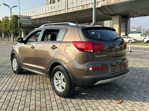 <span class=keywords><strong>Kia</strong></span> Sportage, Caja de Cambios Automática, Motor L4 de 100HP, Asientos de Cuero, Neumáticos R18, Volante a la Izquierda, con Cámara Trasera, Interior Oscuro - Product Image 2