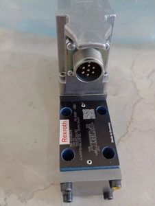 Original R901382318 4WRPEH6C4B12L-3X/M/24A1 วาล์วควบคุมทิศทางแบบตอบสนองสูง NG6 12 ลิตร/นาที 24VDC แบบสัดส่วน - Product Image 1