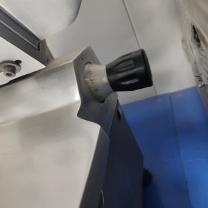 מכונת חיתוך בשר קפוא שולחנית מדגם Ruicheng New-type Safety 220V עם להב מסגסוגת פלדה, להב נשלף ועובי חיתוך מתכוונן - Product Image 6