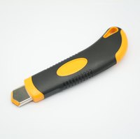 Couteau utilitaire rétractable avec poignée TPR lame en acier au carbone 3 pièces 18mm à chargement automatique pour l'industrie OEM pris en charge