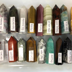Obélisque en pierres naturelles de haute qualité personnalisable : améthyste, quartz rose clair, baguette de cristal, pointe de cristal – Pierres de guérison - Product Image 4