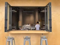 Ventana Plegable de Aleación de Aluminio, Horizontal, de Doble Pliegue y Cuatro Paneles, Impermeable e Insonorizada, para Terraza Exterior, Diseño Minimalista