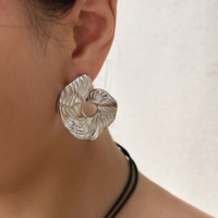 Boucles d'oreilles Dazan plaquées or 18 carats, en acier inoxydable hypoallergénique, de haute qualité, style vintage, abstrait, bohème, design tourbillon irrégulier