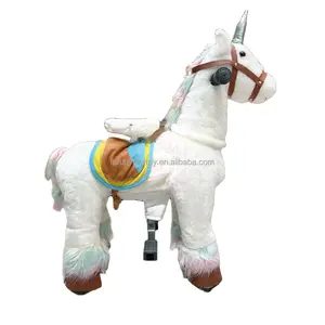 새로운 디자인 남여 공용 인형 동물 장난감 기계식 봉제 유니콘과 어린이와 유아를위한 바퀴에 달리는 말