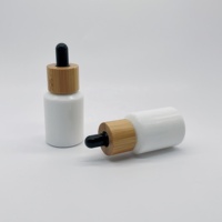 Botol Kaca Kualitas Tinggi untuk Kosmetik 30ml, Botol Toner/Oli Esensial Kaca Opal Putih Miring dengan Pipet Bambu Hitam