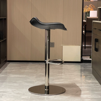 Tabouret de bar pivotant réglable en cuir de selle moderne de qualité supérieure avec design écologique pour hôtel et usage domestique