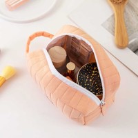 Nouveau matelassé beauté toilette pochette sac rembourré moelleux rouge à lèvres accessoires sac gonflé cosmétique maquillage cadeau sac Logo personnalisé