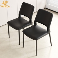 Chaise de salle à manger moderne et confortable en cuir PU, style nordique de luxe, avec pieds en fer noir, pour salles à manger et restaurants