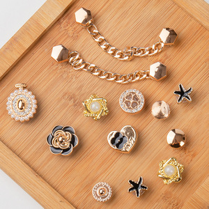 Agujero DIY Accesorios <span class=keywords><strong>Bling</strong></span> zapato encantos Traje decorativo Extraíble Flor Hebilla Al por mayor Zapatos encantos - Product Image 2